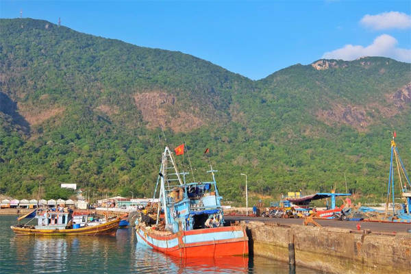 Cảng Bến Đầm là nơi tập kết tàu bè. Ảnh: Thiện Nguyễn