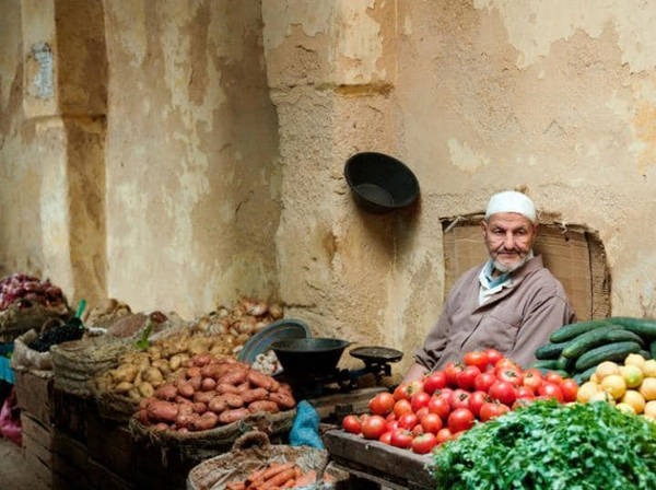 Fez (Morocco): Fez thể hiện hương vị độc đáo của Morocco tốt hơn Marrakech, đặc trưng với những nguyên liệu từ đầu cừu và gia vị đầy màu sắc. Có nhiều địa điểm tuyệt vời để thưởng thức, cũng như các lớp học nấu ăn - nơi du khách có thể học cách chuẩn bị món đặc trưng của người Morocco như súp harira, bánh kếp Berber và tagines.