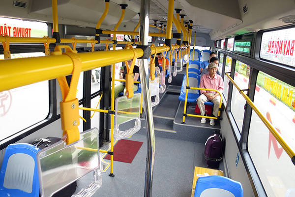 Xe buýt chạy tuyến trung tâm Hà Nội - Nội Bài. 