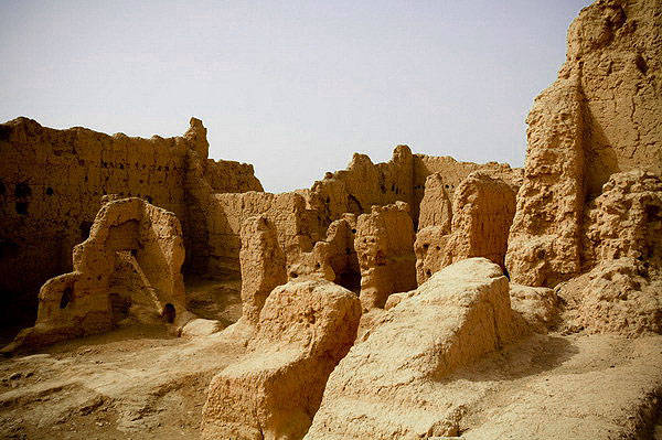 Nếu đã đến Tân Cường thì không thể không thăm quan phế tích Giao Hà, một địa điểm khảo cổ học nằm ở thung lũng Yarnaz, để chiêm ngưỡng nền văn minh cổ đại nơi đây.