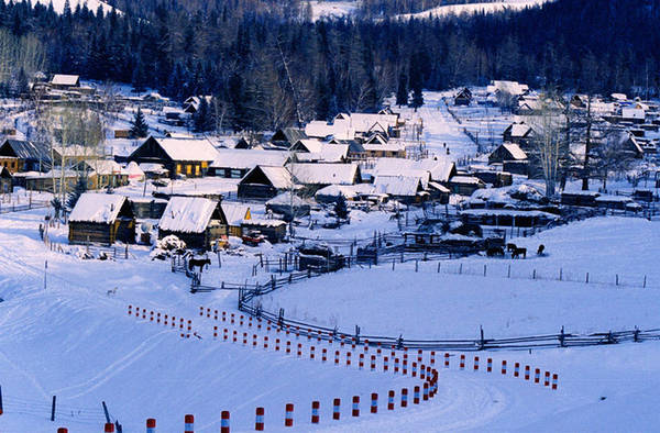 Và cảnh tượng tuyệt sắc của ngôi làng khi mùa đông đến