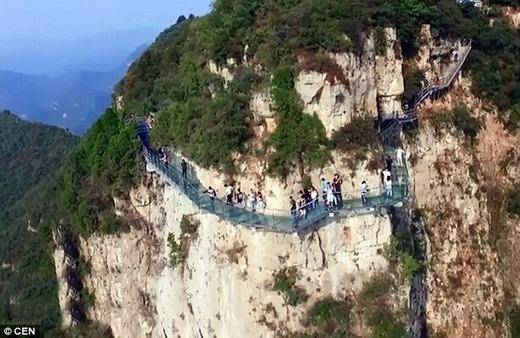 4 cây cầu kính ở Trung Quốc không dành cho người yếu tim
