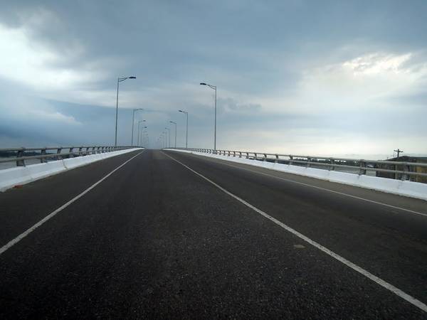 Cầu Cửa Việt. Ảnh: Đào Việt Dũng