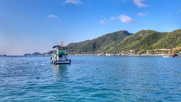 Nam Du là một quần đảo đẹp, còn hoang sơ ở huyện Kiên Hải, Kiên Giang, cách thành phố Rạch Giá 83 km theo đường biển. Đường ra đảo hơi cực, nhưng nếu bạn đến được đảo thì sẽ muốn ở đây lâu dài vì cảnh quan của đảo rất ấn tượng, đẹp và thơ mộng.
