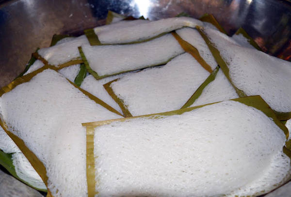 Bánh hỏi mặt võng được làm bằng bột gạo lọc Sa Đéc, giúp bánh có độ dai và trong.
