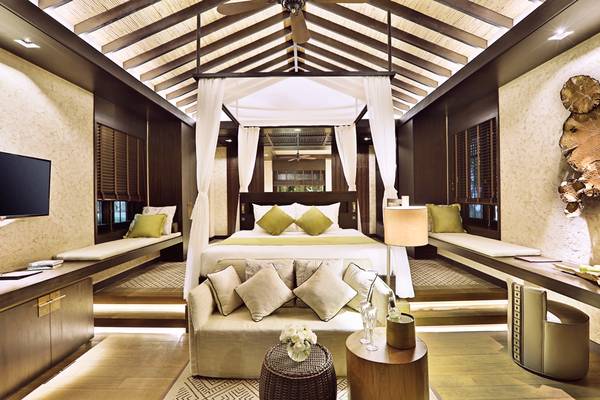 Nội thất villa được sử dụng gỗ đá tự nhiên, tất cả tạo ra cảm giác sang trọng mà mộc mạc, ấm cúng.