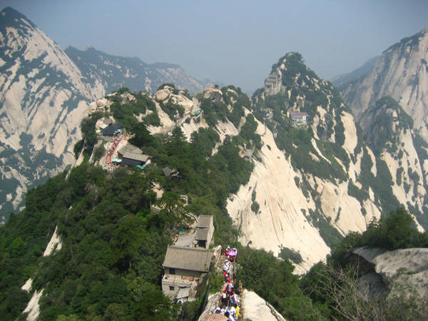 Hoa Sơn cũng là địa danh du lịch nổi tiếng của Trung Quốc thu hút hàng triệu du khách mỗi năm. Ảnh: Blogspot.