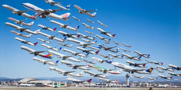 Máy bay to có thể làm rung máy bay nhỏ: Máy bay có kích cỡ khác nhau, tạo ra mức nhiễu loạn không khí khác nhau khi cất cánh. Bạn phải tính đến ảnh hưởng của chúng trên máy bay nhỏ đi sau máy bay lớn, thêm thời gian trước khi cho phép cất cánh. Ảnh: Business Insider.