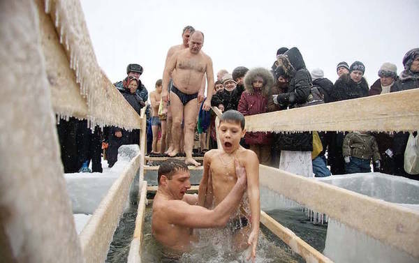 Mặc dù phải thích nghi ở nơi có điều kiện khắc nghiệt bậc nhất thế giới nhưng cuộc sống của người Siberia lại rất thoải mái. Họ luôn giữ tinh thần vui vẻ và lạc quan, kể cả khi nhiệt độ xuống dưới -60 độ C.
