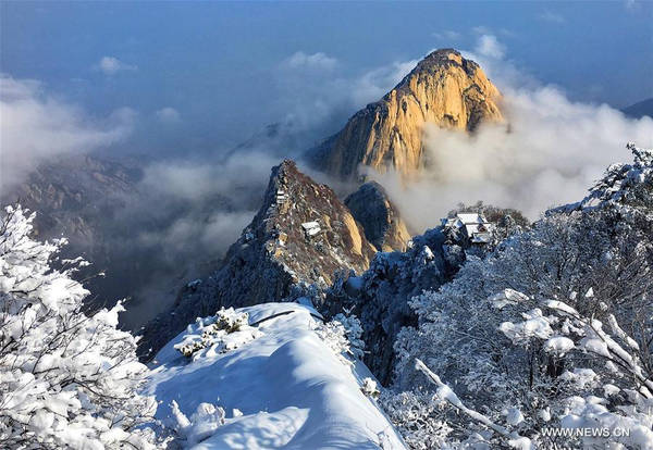 Ngọn núi này là một phần dãy Tần Lĩnh, phía nam tỉnh Thiểm Tây. Hoa Sơn có năm đỉnh núi chính, đỉnh chính là Thái Hoa Sơn (còn gọi là Tây Nhạc) cao 2.083 m. Ảnh: Ecns.