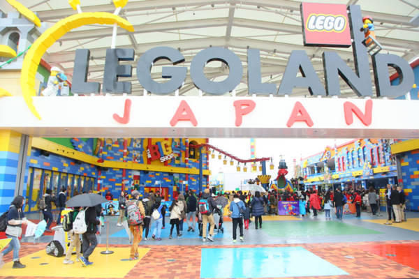 Legoland được làm từ 17 triệu viên gạch lego đủ kích thước.