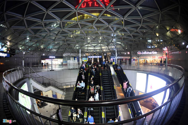 Toàn hệ thống do Korail (Công ty đường sắt quốc gia Hàn Quốc), Seoul Metro (Công ty tàu điện ngầm đô thị Seoul), Tổng công ty đường sắt cao tốc đô thị Seoul, Korail, Incheon Transit Corporation và một số công ty vận tải tư nhân vận hành.