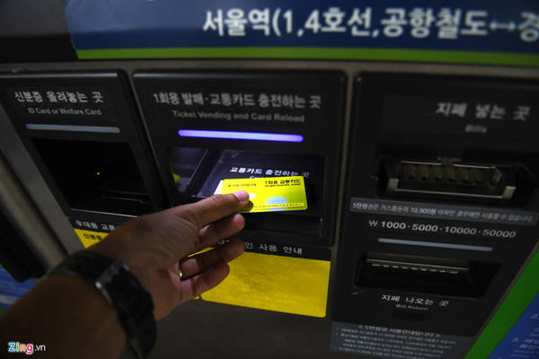 Người già hoặc học sinh, người mua vé theo tháng hoặc theo năm sẽ được giảm giá khá nhiều, tới hơn 50%. Nếu so với mức giá mở cửa taxi tại Hàn Quốc là 2.800 won (tương đương 56.000 đồng), phương tiện công cộng như tàu điện ngầm và bus chỉ rẻ bằng 1/5 taxi nếu đi thường xuyên.
