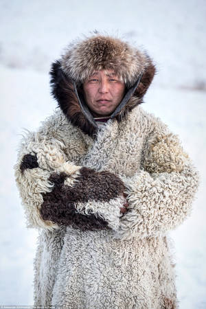 Anh nhận thấy người dân bản địa sử dụng quần áo da cá, giữ ấm bằng việc mặc quần áo bằng lông cừu. Những nơi đó hoàn toàn không có gì, không có trái cây hay rau quả. Chúng không thể phát triển vì ngay cả vào mùa hè cũng rất lạnh. “Nước Nga không chỉ là Kremlin, rượu vodka hay tiếng đàn balalaika. Tôi tự hào được sinh ra ở đây”. Đây là một người Buryat ở Atsagat, Cộng hòa Buryatia, Siberia. Buryats là nhóm bản địa lớn nhất ở Siberia, với dân số khoảng 500.000 người.