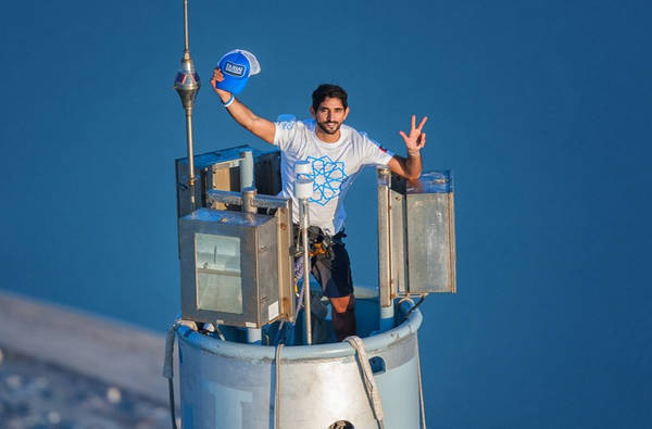 Thái tử Dubai là người mê thể thao mạo hiểm: Thái tử Hamdan bin Mohammed Al Maktoum, con trai của Tiểu vương Dubai, đam mê các môn thể thao như nhảy dù, nuôi chim ưng, lặn biển... Tài khoản Instagram của Thái tử ít có những hình ảnh thể hiện cuộc sống hào nhoáng, dù máy bay riêng hay bạn bè nổi tiếng đôi khi xuất hiện. Chủ yếu đó là ảnh chơi thể thao, ảnh chụp với gia đình... Ảnh: Aquila Style. Thái tử Dubai là người mê thể thao mạo hiểm: Thái tử Hamdan bin Mohammed Al Maktoum, con trai của Tiểu vương Dubai, đam mê các môn thể thao như nhảy dù, nuôi chim ưng, lặn biển... Tài khoản Instagram của Thái tử ít có những hình ảnh thể hiện cuộc sống hào nhoáng, dù máy bay riêng hay bạn bè nổi tiếng đôi khi xuất hiện. Chủ yếu đó là ảnh chơi thể thao, ảnh chụp với gia đình... Ảnh: Aquila Style.