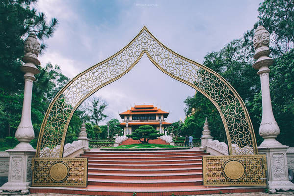 Kiến trúc ở đây khá độc đáo, giống chùa ở Thái Lan nên nhiều người còn gọi đây là chùa Thái Lan.