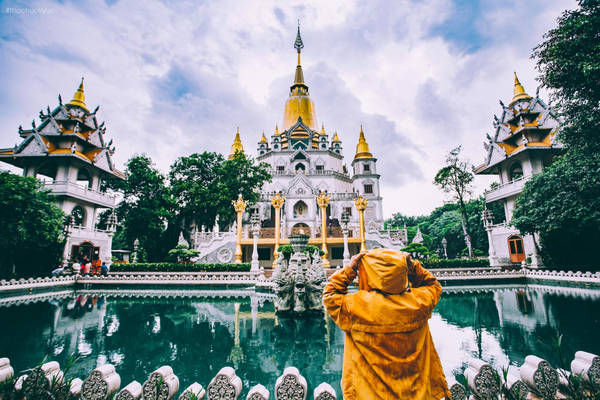 Bạn sẽ cảm thấy vô cùng thích thú khi được chiêm ngưỡng kiến ​​trúc độc đáo của ngôi chùa, là sự pha trộn giữa kiến ​​trúc Thái Lan, Ấn Độ kết hợp với kiến ​​trúc cổ kính thời Nguyễn.