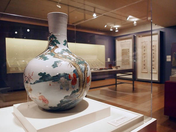 Bảo tàng Cung điện được thành lập năm 1925 trong Tử Cấm Thành có hơn một triệu món đồ giá trị liên quan tới các triều đại vua của Trung Quốc, trong đó có cả lễ vật từ các quốc gia lân cận và báu vật của hoàng gia. Ảnh: Travelrightway.