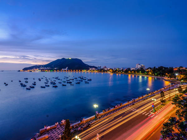 Đêm ở con đường bãi Trước Đêm ở con đường bãi Trước