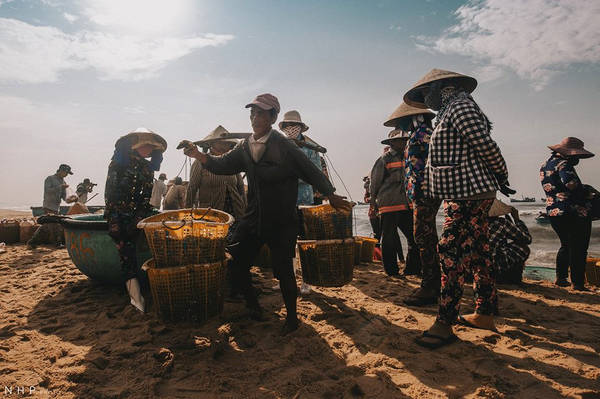 Cư dân Phước Hải xưa nay sống chủ yếu bằng nghề đánh bắt cá. Đây cũng là một trong những làng chài lâu đời nhất của tỉnh Bà Rịa - Vũng Tàu.