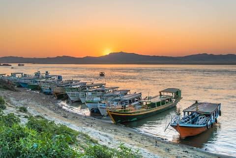 Sông Irrawaddy là con sông dài nhất ở Myanmar, được mệnh danh là con đường tới Mandalay (cố đô của Miến Điện xưa). Ảnh: Telegraph