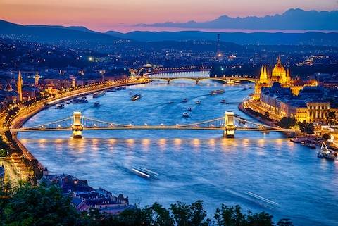 Sông Danube, Hungary. Ảnh: AP