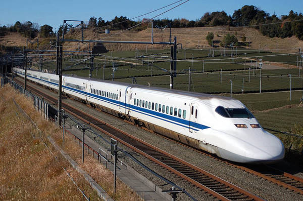 Một chuyến tàu Shinkansen – phương tiện di chuyển nhanh nhất ở Nhật Bản. Ảnh: wikipedia