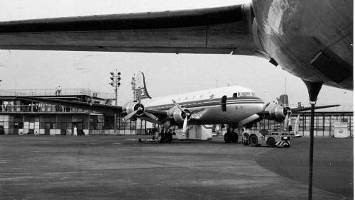 Sân bay Haneda năm 1954. Ảnh: Rodney Stich.