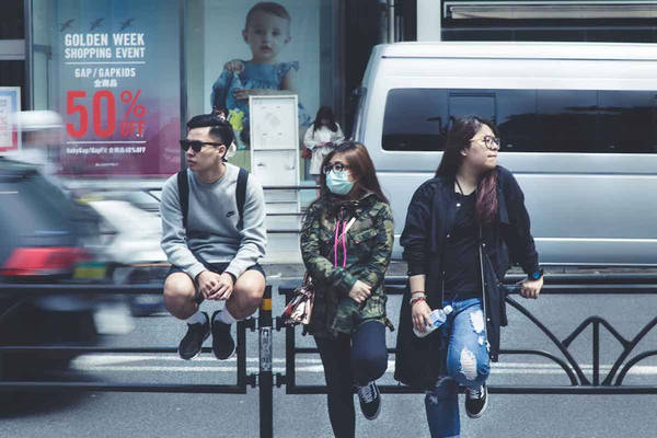 Với Figueras, việc chụp lại hoạt động hàng ngày là "một trong những lý do khiến bạn phải thực sự dừng lại và quan sát cuộc sống xung quanh, nhìn cách mọi người đối mặt với chúng". Với Figueras, việc chụp lại hoạt động hàng ngày là "một trong những lý do khiến bạn phải thực sự dừng lại và quan sát cuộc sống xung quanh, nhìn cách mọi người đối mặt với chúng".