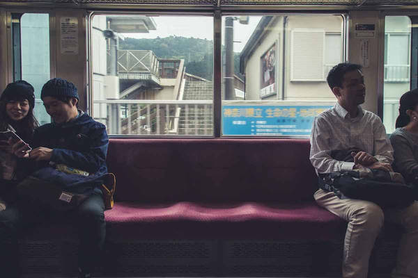 Công việc chính của Figueras là tiếp thị và sản xuất nội dung cho một công ty phần mềm ở Tokyo, anh vẫn dành nhiều thời gian cho đam mê của mình. Đó là chụp lại những khoảnh khắc thu hút của con người và đường phố tại thủ đô của Nhật Bản. Công việc chính của Figueras là tiếp thị và sản xuất nội dung cho một công ty phần mềm ở Tokyo, anh vẫn dành nhiều thời gian cho đam mê của mình. Đó là chụp lại những khoảnh khắc thu hút của con người và đường phố tại thủ đô của Nhật Bản.