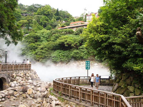 Người dân Đài Loan ghé tắm suối nước nóng cũng thường xuyên như… đi chợ.