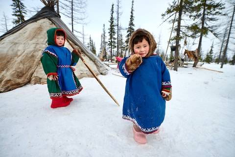 Nenets là bộ tộc sống ở bán đảo Yamal của Nga. Dân số khoảng gần 50.000 người.