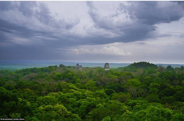 Vườn quốc gia Tikal, Guatemala: Đạo diễn George Lucas đã sử dụng khu vực này làm địa điểm quay bộ phim Star Wars đầu tiên. Đây là một trong những nơi tập trung nền văn minh Maya từ thế kỷ thứ VI đến thế kỷ thứ X.