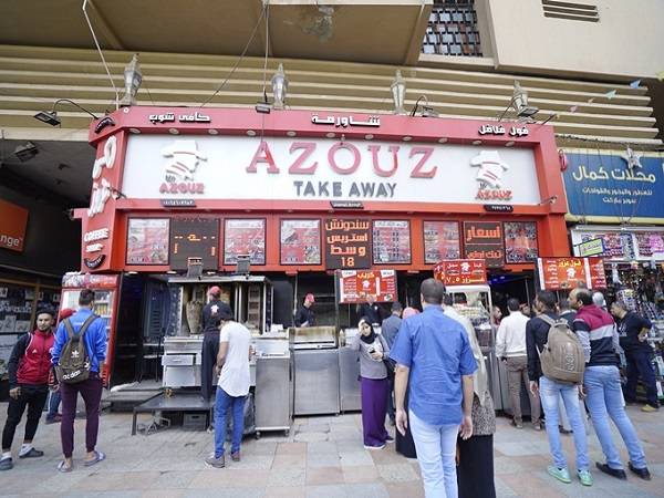 Tiệm thức ăn nhanh ở Cairo - Ảnh: Thiết Nguyễn