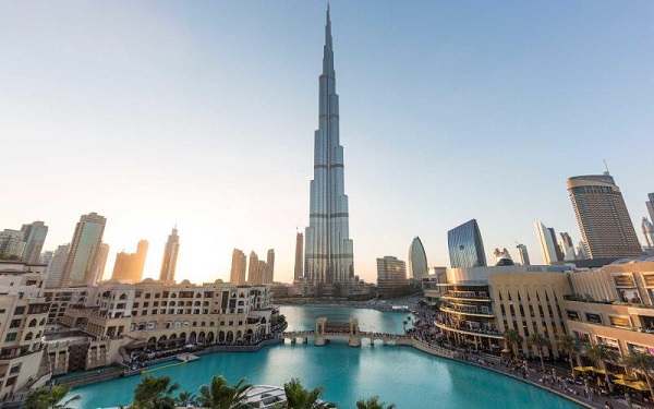 Burj Khalifa, Dubai, UAE: Điểm tham quan hút khách này là công trình cao nhất thế giới (830 m), với chi phí xây dựng khoảng 1,5 tỷ USD. Burj Khalifa có nhiều nhà hàng, cửa hiệu và trò giải trí, trong đó có quán bar nổi tiếng ở tầng 122 và đài quan sát cho du khách ngắm nhìn toàn cảnh Dubai. Ảnh: Rent-a-guide.