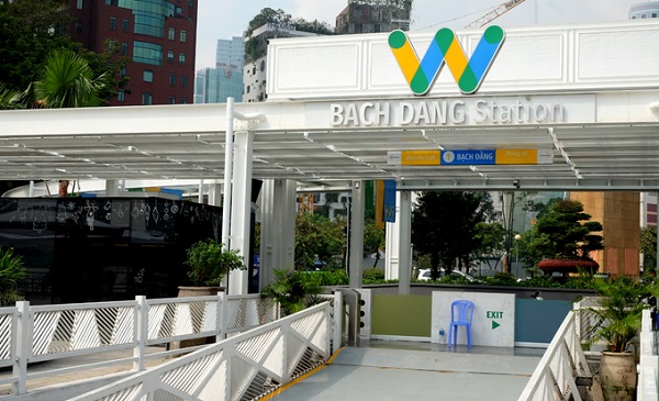 Tuyến buýt đường sông có lộ trình dài gần 11 km từ bến Bạch Đằng đến bến phà Linh Đông (quận Thủ Đức) đi qua các quận 1, 2, Bình Thạnh và Thủ Đức.