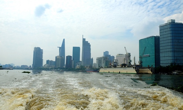 Trưa 7/12, tức ngày thứ hai bán vé phục vụ, các suất tàu trong ngày đã bán sạch vé cả lượt đi về.