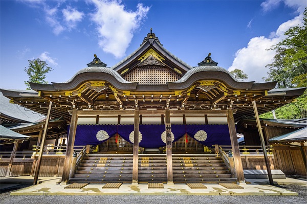 Thần cung Ise thuộc thành phố Ise, tỉnh Mie, Nhật Bản, là một trong những công trình quan trọng nhất của Thần đạo Shinto. Quần thể đền gồm hơn 100 đền thờ, phân bố trên một khu vực rộng lớn. Ảnh: Knowledge Stew.