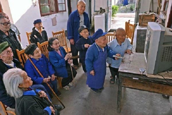 Nằm về phía tây nam tỉnh Tứ Xuyên, Trung Quốc, làng Yangsi ngày nay có 80 cư dân sinh sống, trong đó khoảng 46 người tí hon - người cao nhất khoảng 116cm, thấp nhất khoảng 63cm. Yangsi còn có tên gọi khác là "làng người lùn". Ảnh: Vice.