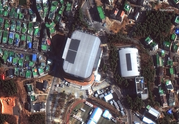Trung tâm khúc côn cầu trên băng Kwandong. Ảnh: DigitalGlobe