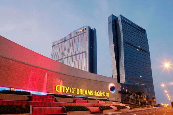 City of Dreams: City of Dreams là điểm đến đầu tiên của những con bạc lớn khi ở Macau, nơi có một trong những sòng bạc được thiết kế tốt nhất thành phố. Bên cạnh đó, các nhà hàng, khách sạn xa hoa ở đây cũng góp phần giúp City of Dreams trở thành một trong những sòng bạc sang trọng ở Macau. Ảnh: Tripsavvy.