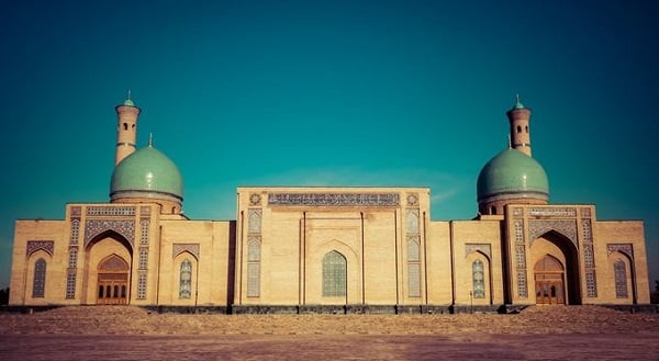 Trên ảnh là nhà thờ hồi giáo Kukeldash tại thủ đô Tashkent. Đây cũng là điểm du lịch nổi tiếng tại Uzbekistan.