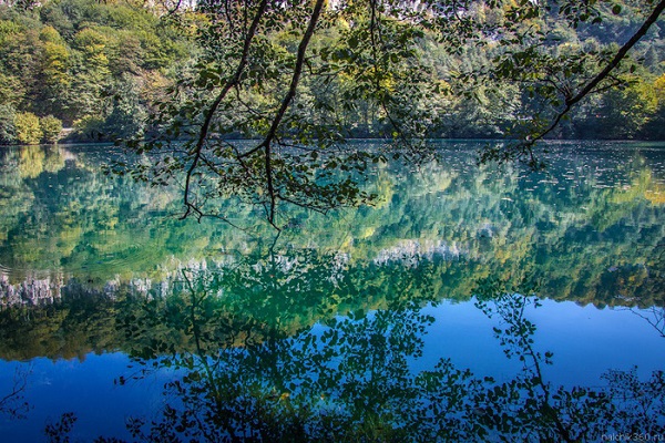 Vẻ đẹp của hồ Xanh trong mùa hè - Ảnh: wordpress