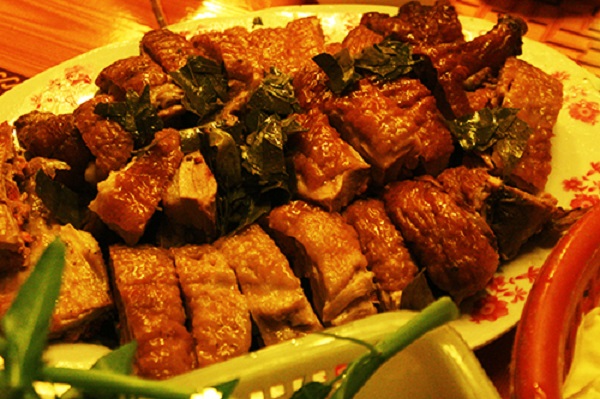 Vịt quay xứ Lạng làm nức lòng du khách gần xa. Ảnh: Phong Vinh.