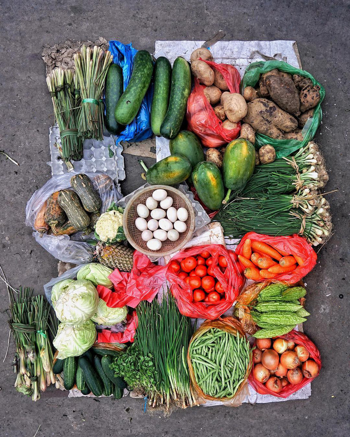 Một góc chợ bán đầy đủ các loại rau củ ở Hội An - Ảnh: Chris Schalkx