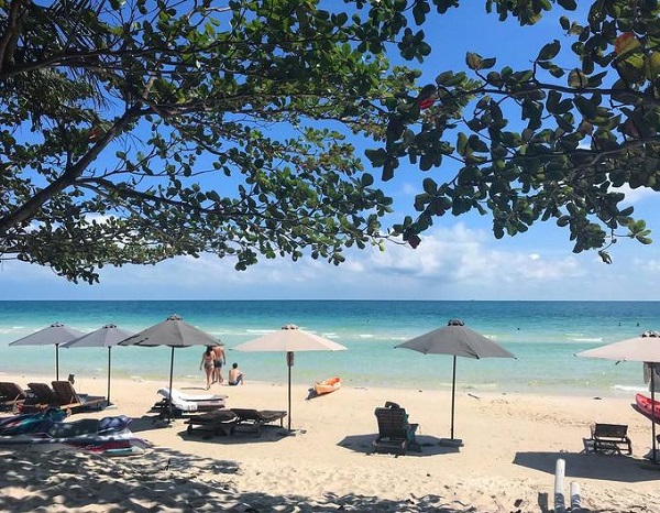 Bãi Sao, Phú Quốc điểm đến tuyệt vời cho những kỳ nghỉ lễ Nằm cách trung tâm đảo Phú Quốc khoảng 25 km, Bãi Sao với bờ cát trắng mịn, làn nước xanh như ngọc trải dài 7 km là lựa chọn lý tưởng và tuyệt vời cho những kỳ nghỉ dưỡng.