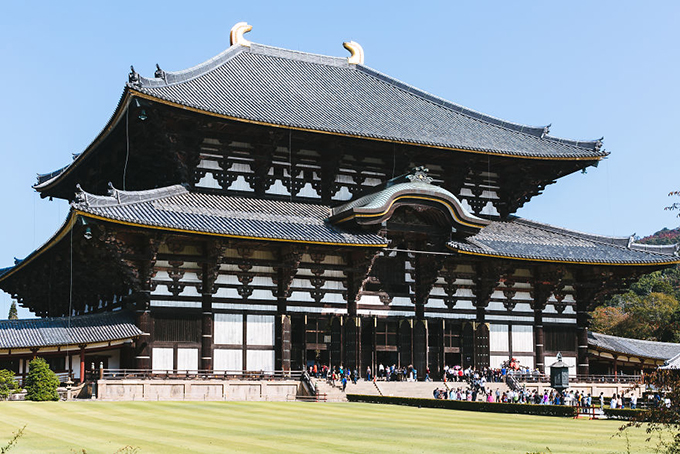 Đền Todaiji cũng ở thàn phố Nara luôn đông đúc khách thập phương tới đây tham quan, vãn cảnh.