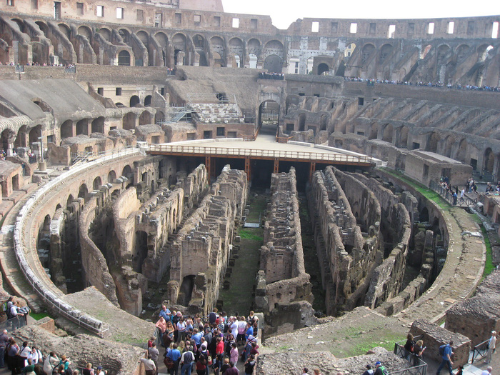 Toàn cảnh của đại hí trường Colosseum nhìn từ trên cao. Ảnh: Lê Thu Lan