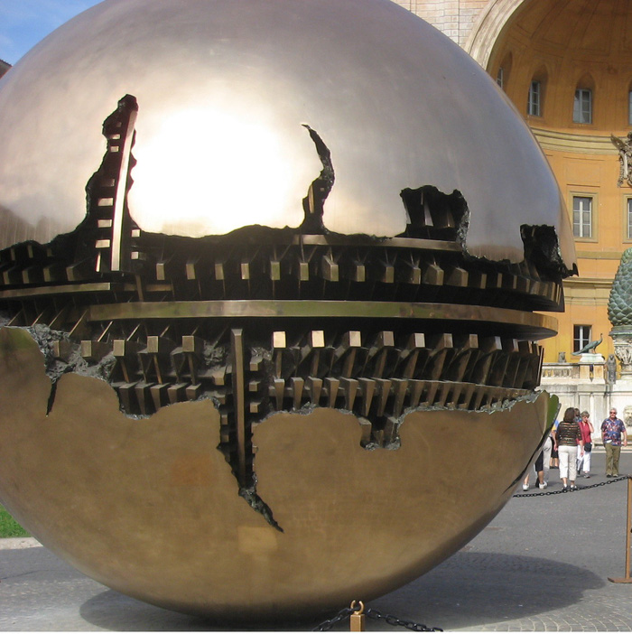 Quả cầu thành Roma cũng là điểm khiến bạn có nhiều bức ảnh selfie cho mình. Ảnh: Lê Thu Lan Quả cầu thành Roma cũng là điểm khiến bạn có nhiều bức ảnh selfie cho mình. Ảnh: Lê Thu Lan