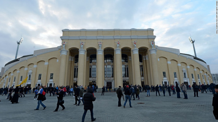 Sân Ekaterinburg ở thành phố Yekaterinburg thoạt nhìn bên ngoài ngỡ nó là lâu đài mang phong cách cổ điển. Sân có sức chứa khoảng 47.000 chỗ ngồi